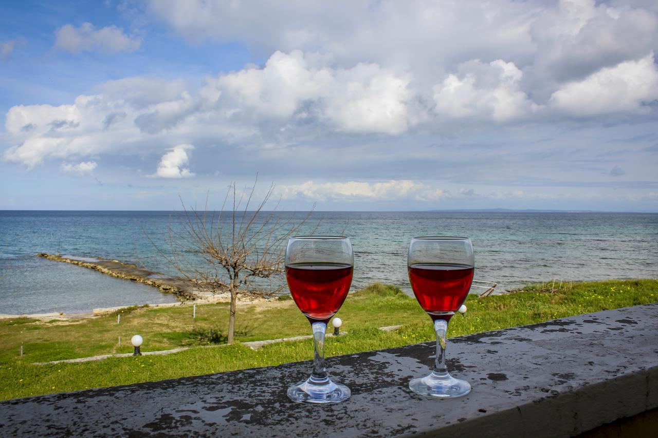 Pelagion II Sea Coral - Beachfront Holiday Home Kypseli Exterior foto