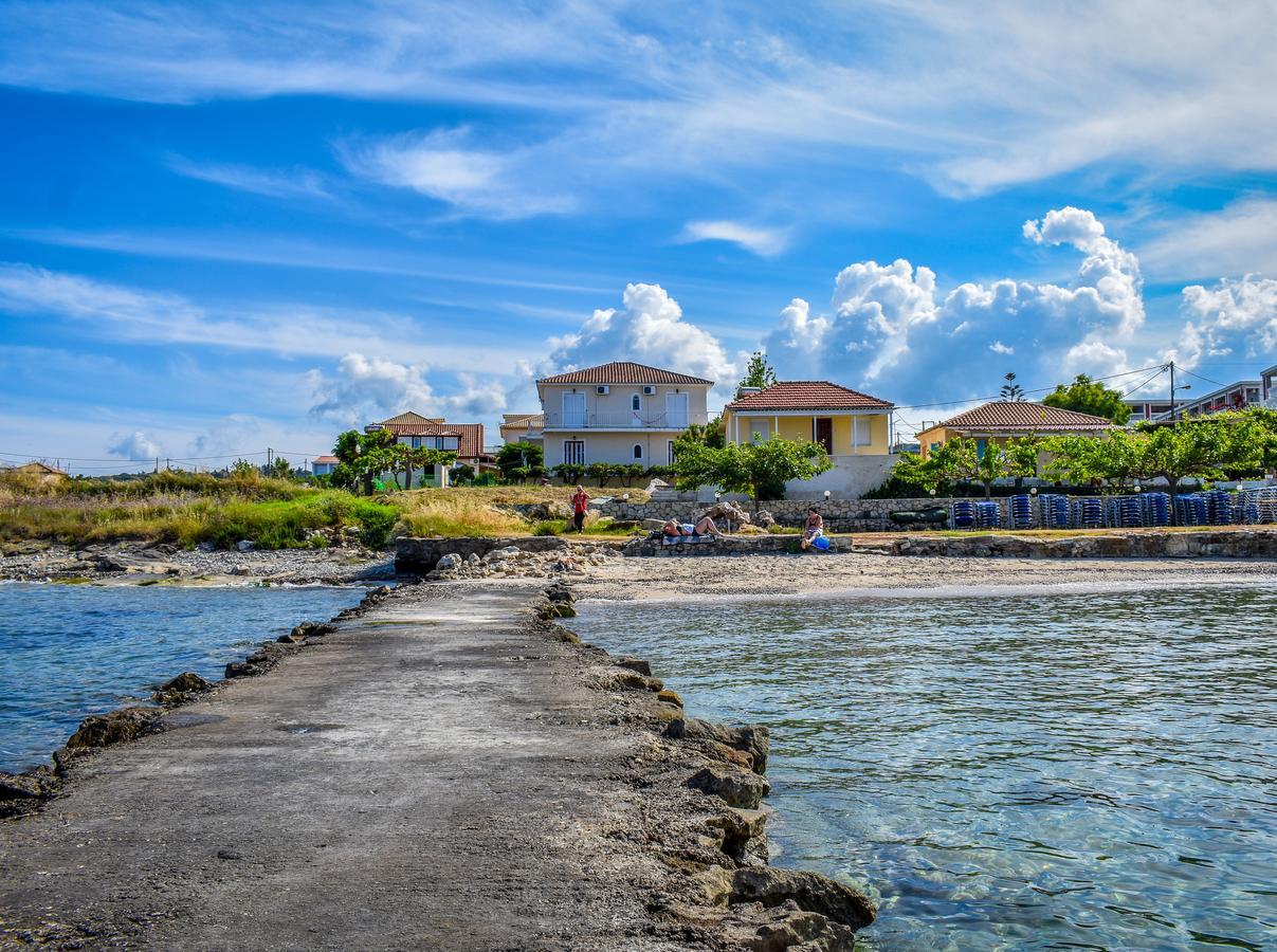 Pelagion II Sea Coral - Beachfront Holiday Home Kypseli Exterior foto